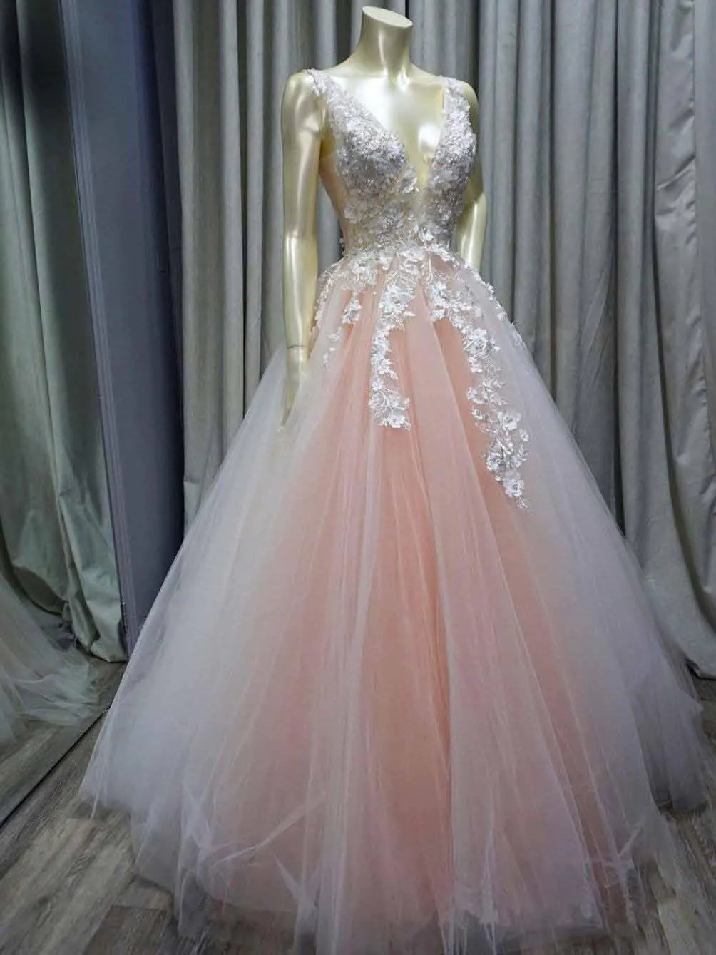 A-line V Neck Pink Tulle Prom Dresses Evening Dresses With Lace Applique PG728