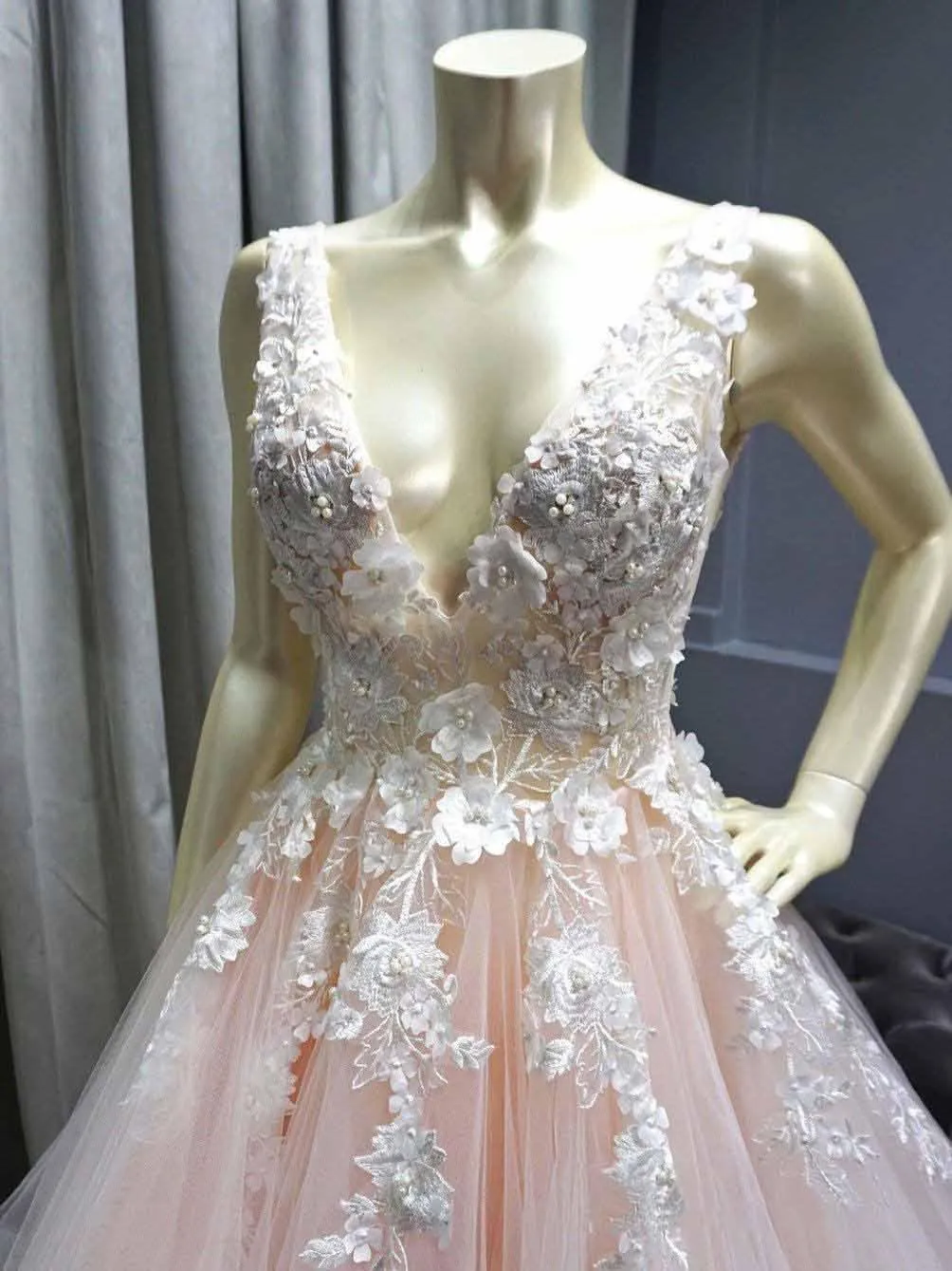 A-line V Neck Pink Tulle Prom Dresses Evening Dresses With Lace Applique PG728