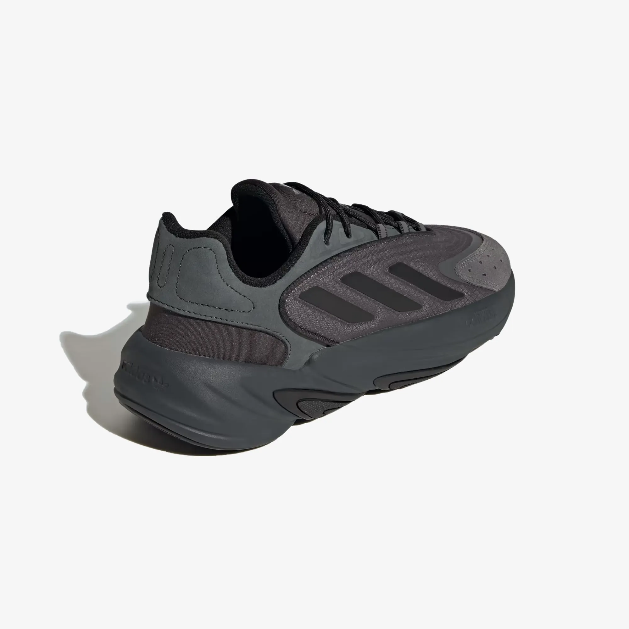 Adidas Originals | OZELIA  { CARBON/CORE BLACK/GREY FIVE