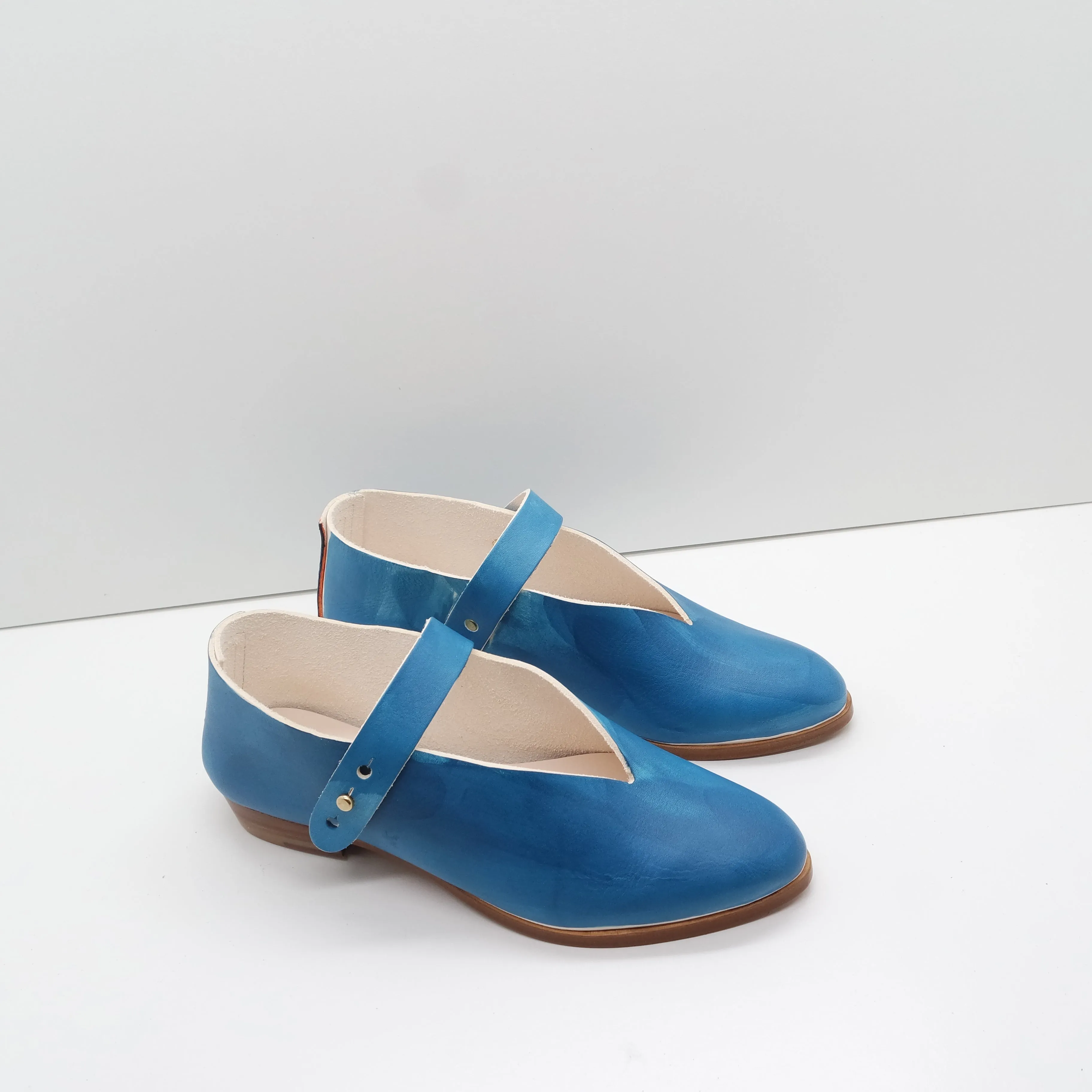 BBF24 SALE. SIZE 37. THE MARTA. TT CEBU BLUE. 2CM (DYE SAMPLE)