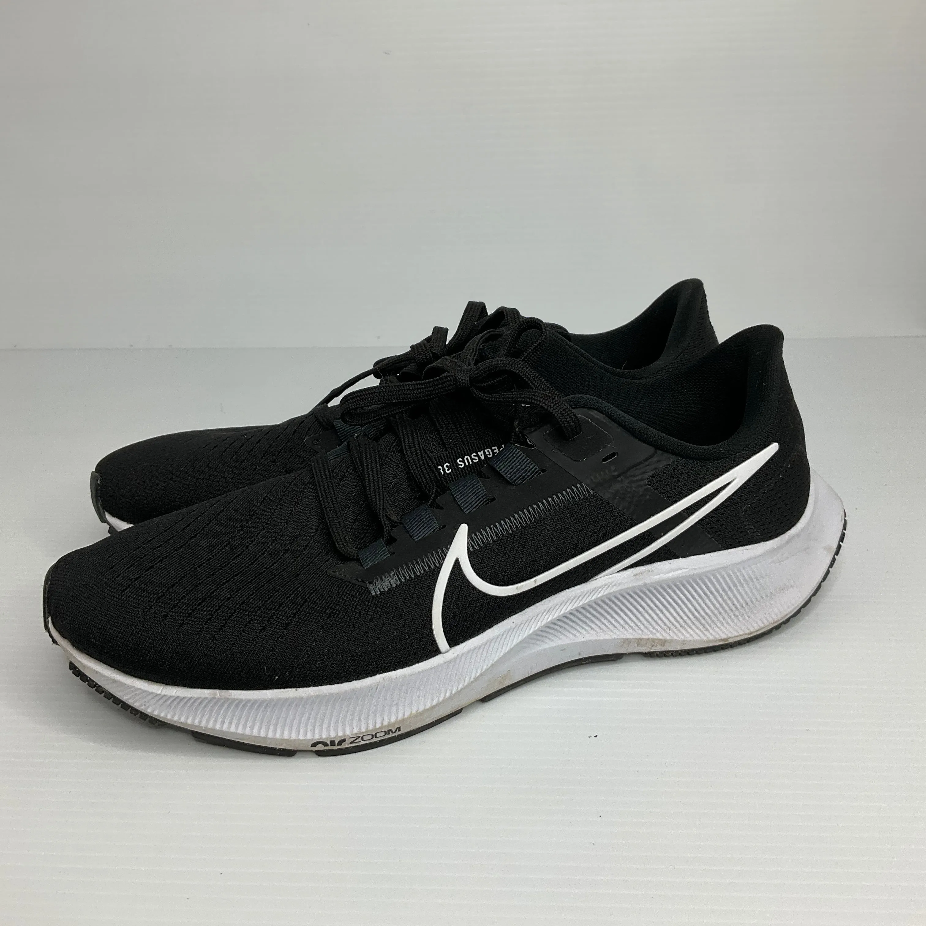 Black & White Shoes Athletic Nike, Size 10