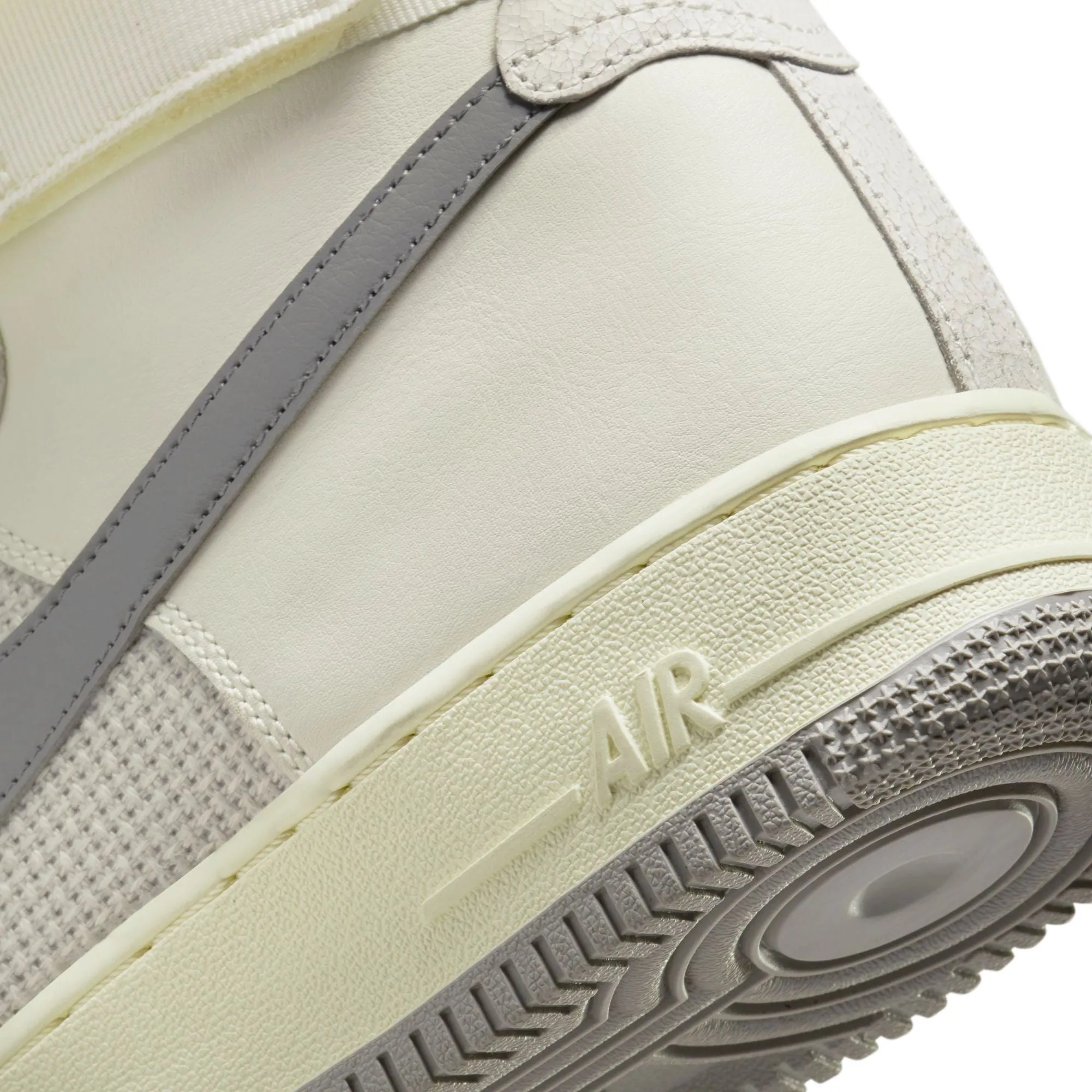 Nike Air Force 1 High ‘07 LV8 (Sail/Medium Grey-Light Bone)